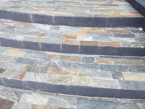 Плитка из Златолита Уральского для лестницы купить в Дмитрове