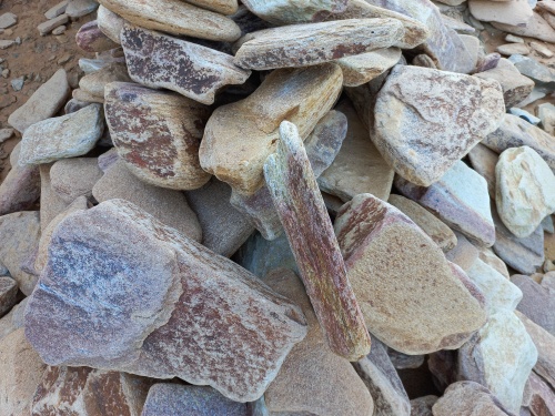 Златолит жёлтый, жёлто-зелёный глыбки и валуны для ланшафтного дизайна купить в Дмитрове