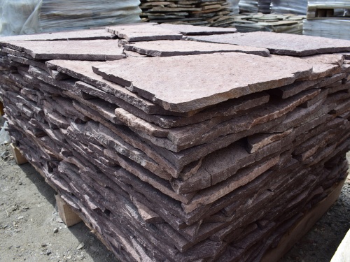 Плитняк лемезит бордовый для облицовки цоколя 20-25 мм  купить в Дмитрове