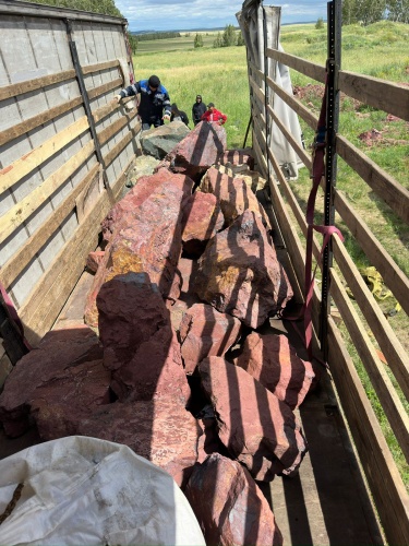 Ландшафтные глыбы красно-фиолетовые 200-1000 килограмм купить в Дмитрове