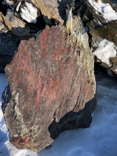 Ландшафтные глыбы красно-фиолетовые 200-1000 килограмм купить в Дмитрове