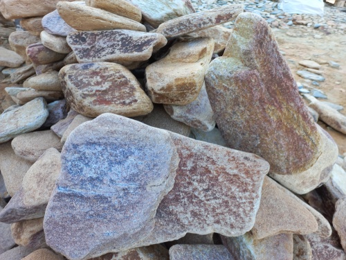 Златолит жёлтый, жёлто-зелёный глыбки и валуны для ланшафтного дизайна купить в Дмитрове