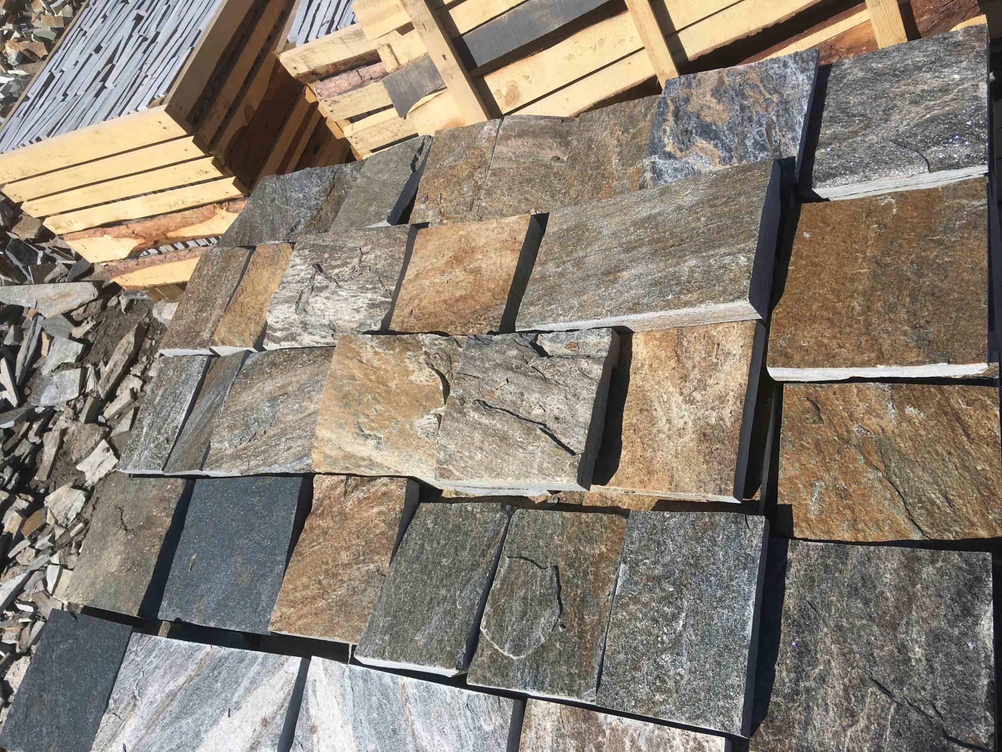 Плитка пилёная златолит Уральский для фасада купить в Дмитрове