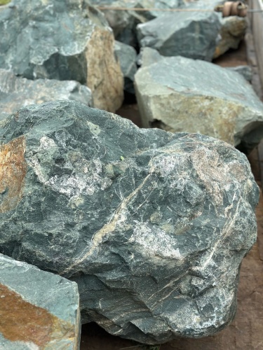 Камни для ландшафтного дизайна зелёные 10-60 килограмм купить в Дмитрове