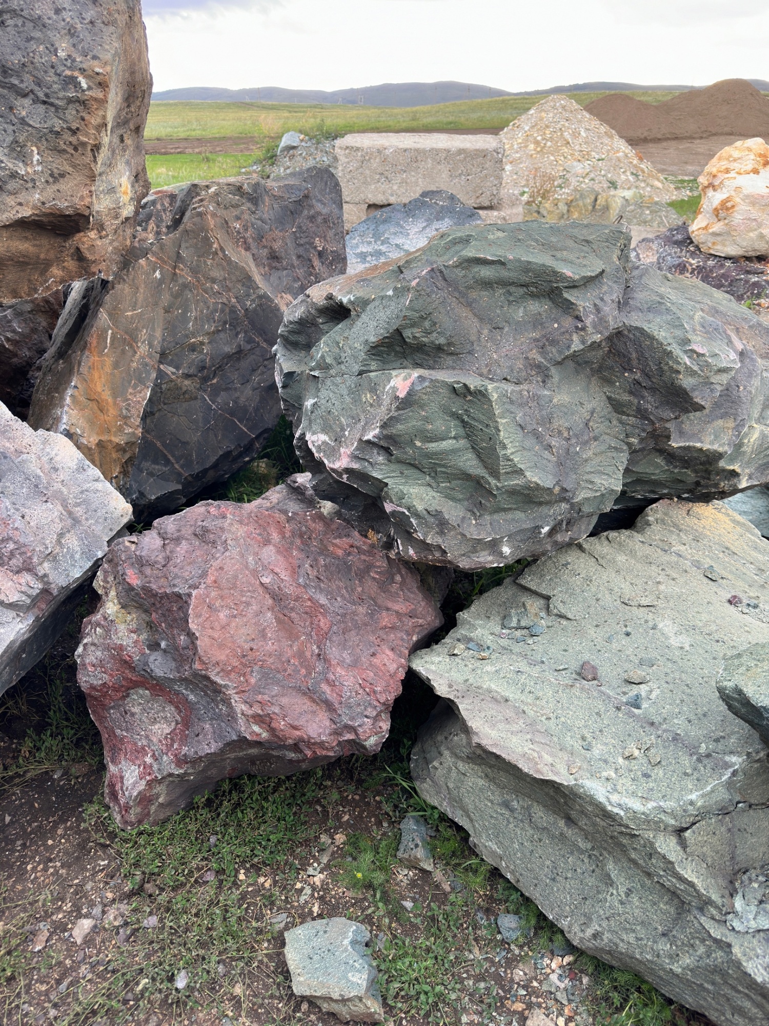 Камни для ландшафтного дизайна зелёные 10-60 килограмм купить в Дмитрове