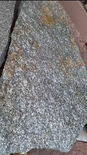 Плитняк златолит серебристый для цоколя, отмостки купить в Дмитрове