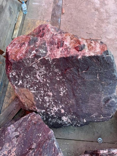 Камни для ландшафтного дизайна красно-фиолетовые 10-60 килограмм купить в Дмитрове