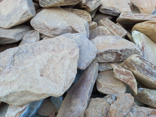 Златолит жёлтый, жёлто-зелёный глыбки и валуны для ланшафтного дизайна купить в Дмитрове