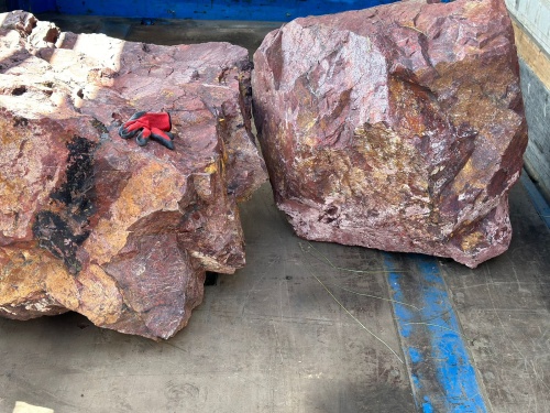 Ландшафтные глыбы красно-фиолетовые 200-1000 килограмм купить в Дмитрове