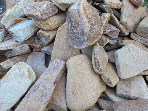 Златолит жёлтый, жёлто-зелёный глыбки и валуны для ланшафтного дизайна купить в Дмитрове