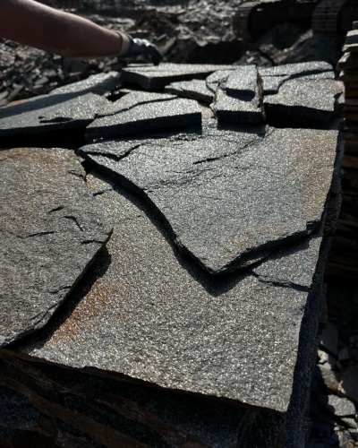 Плитняк златолит серебристый для фасада купить в Дмитрове