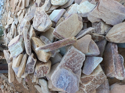 Златолит жёлтый, жёлто-зелёный глыбки и валуны для ланшафтного дизайна купить в Дмитрове