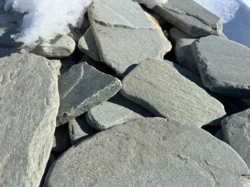 Плитняк златолит зелёный галтованный для цоколя купить в Дмитрове