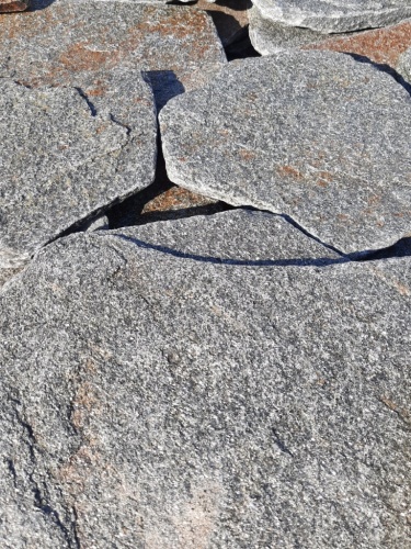 Златолит серебристый галтованный для лестниц купить в Дмитрове