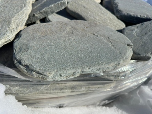 Плитняк златолит зелёный галтованный для мощения на бетон купить в Дмитрове